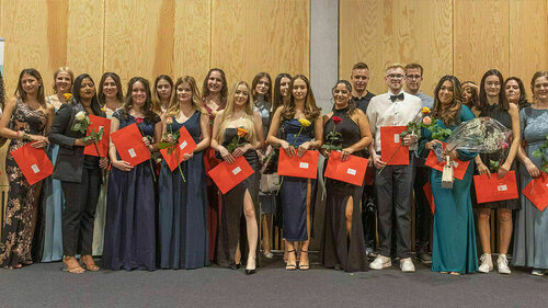 xund Lehrabschlussfeier Klassenfoto FaGe
